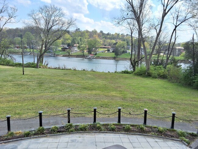 Building Photo - Knoxville 37914 - FULLY FURNISHED! 3 bedroom, 2 bath home - SHORT TERM LEASE AVAILABLE - Contact ...