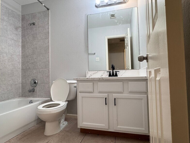 Building Photo - 6427 Waldron Dr
