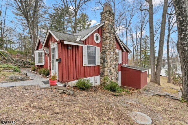 Building Photo - 13 S Shore Trail