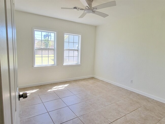 Building Photo - 519 N Shady Ln