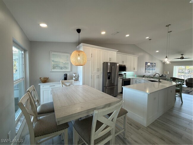 Building Photo - 834 Gulf Pavillion Dr