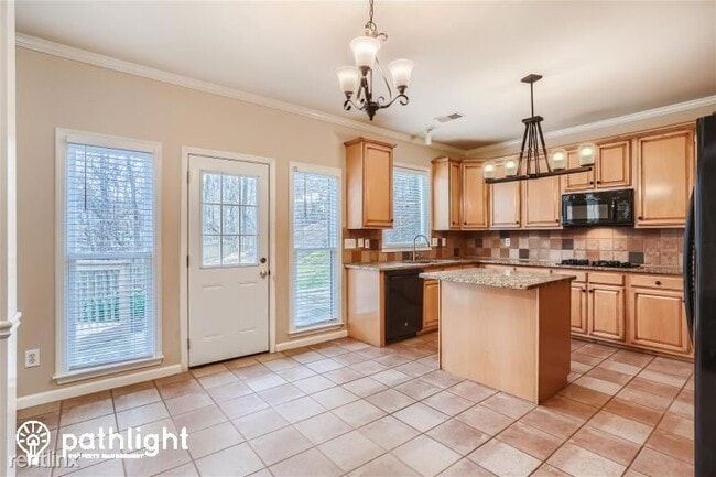 Building Photo - 4 br, 2.5 bath House - 142 Piedmont Ln UNIT