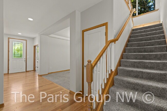 Building Photo - Beautiful Central Bothell Home. Great Floor Plan! Open Lvg Spaces, Office, Bonus Room  + XL Bedro...