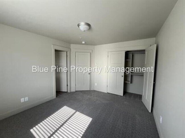 Building Photo - 3565 E Gample Ave