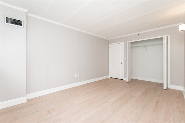 Building Photo - 1933 Commonwealth Ave