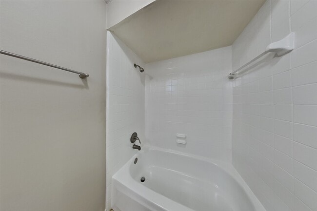 Building Photo - 2908 Piccadilly Circus