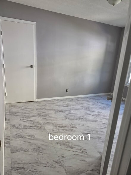 Building Photo - 47 Algonquin Plz
