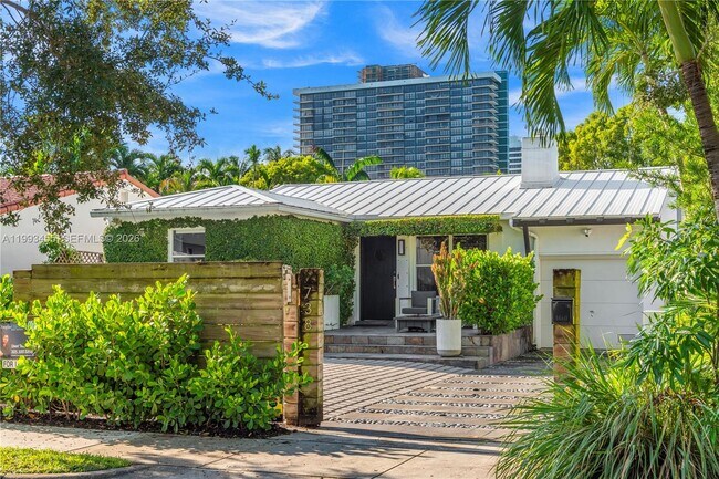 Building Photo - 738 NE 72nd Terrace