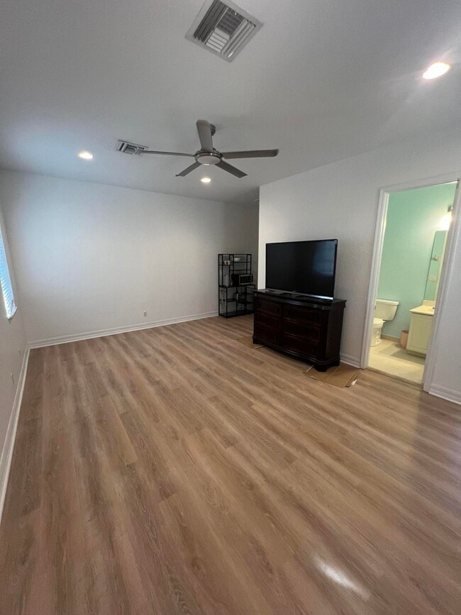 Building Photo - 138 Lismore Ln