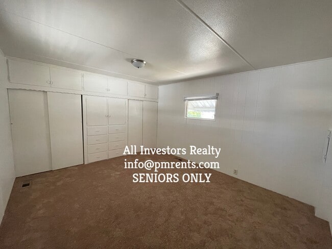 Building Photo - 141 Douglas Dr