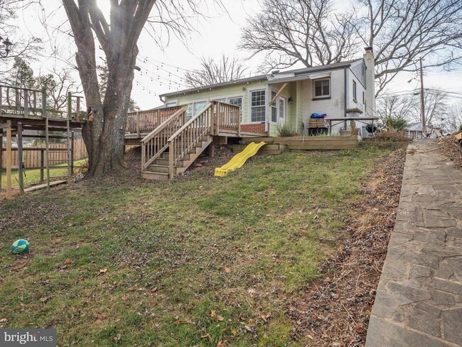 Building Photo - 3933 Fairview Dr