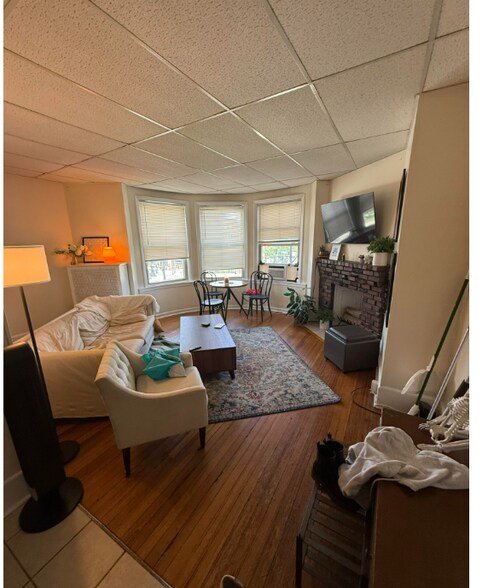 Primary Photo - 877 Beacon St