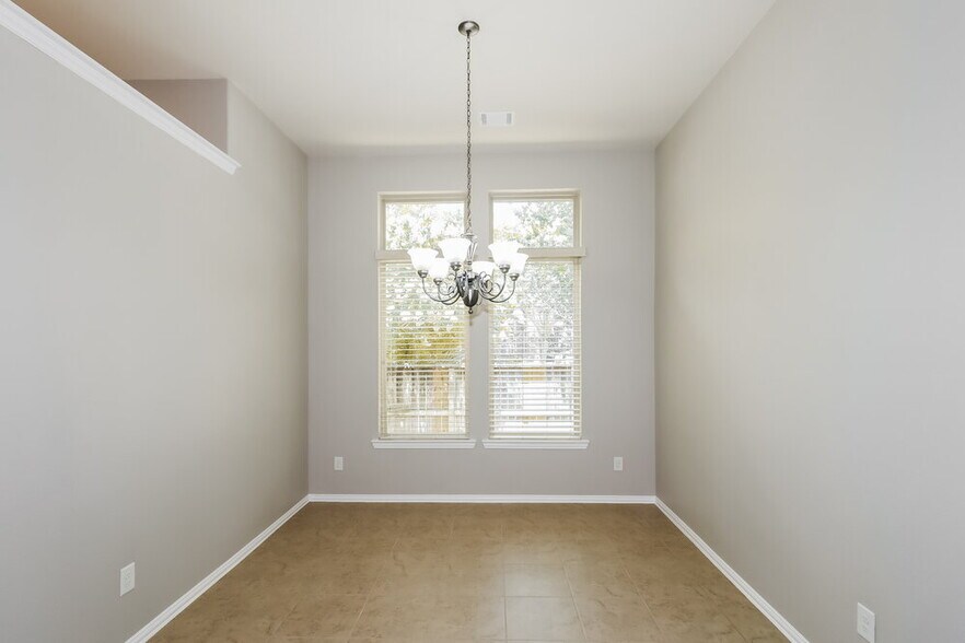 Building Photo - 29023 Oldfield Ct