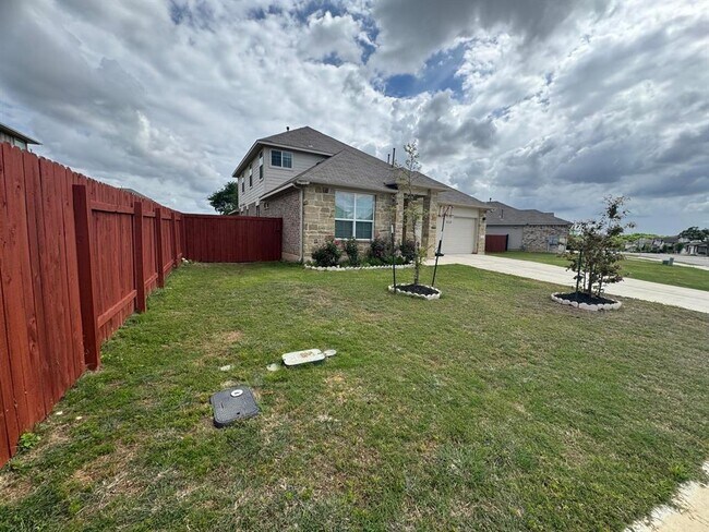 Building Photo - 113 Queen Anne Dr