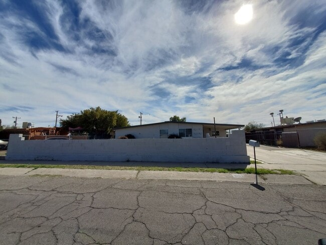 Building Photo - 4 bedrooms and 2 bathrooms with A/C.