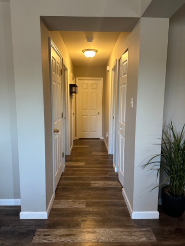 Building Photo - 1837 English Oak Dr