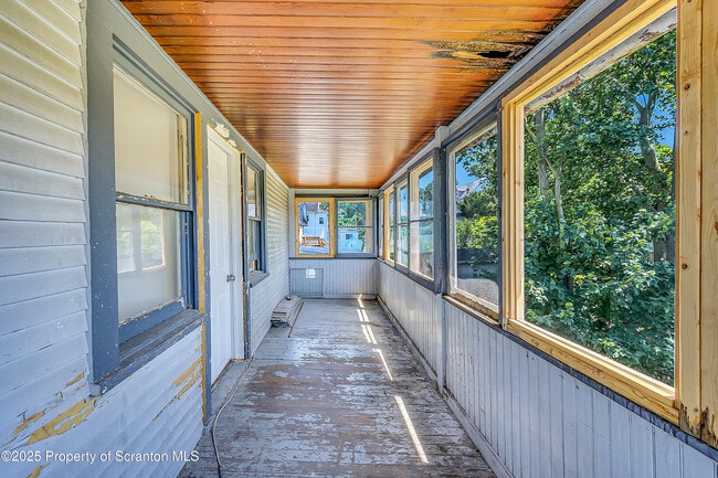 Building Photo - 934 Woodlawn St