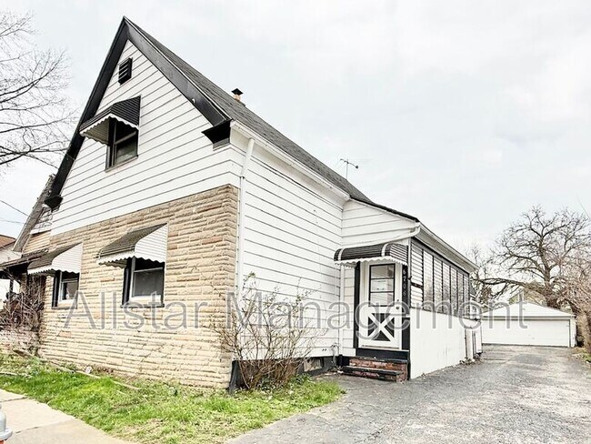 Building Photo - 6706 Gertrude Ave