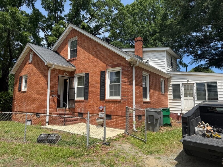 Building Photo - 4608 Beatties Ford Rd