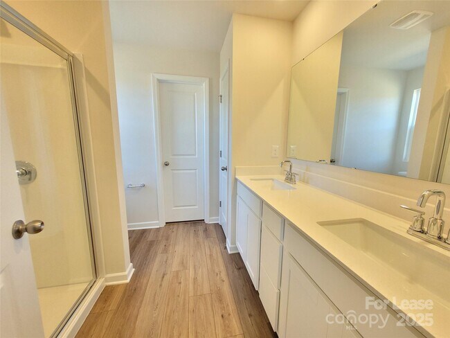 Building Photo - 124 Rock Ave