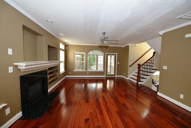 Building Photo - Harbourview Community