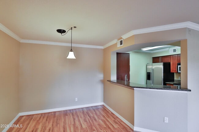 Building Photo - 2025 E Campbell Ave