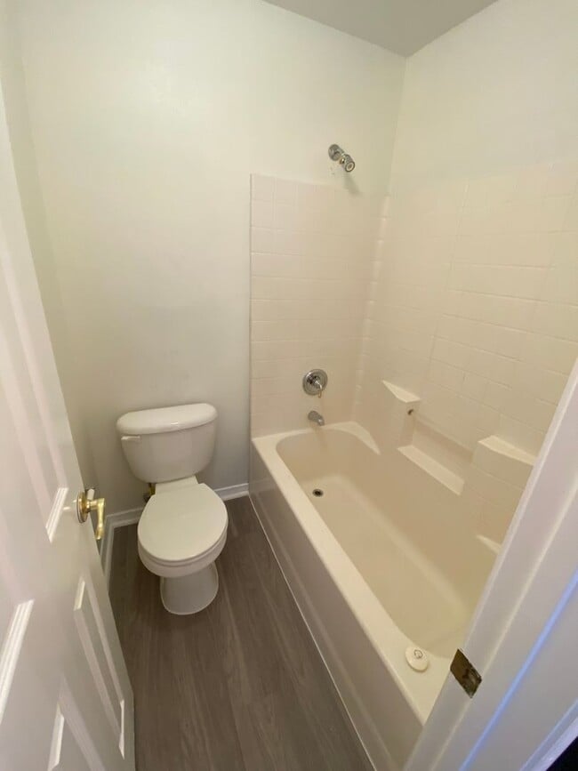 Building Photo - 2 Story, 3 bedroom, 2.5 bathroom home in Silverado Ranch