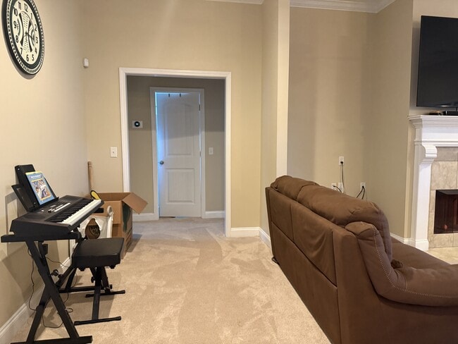 Building Photo - 729 English Oak Dr