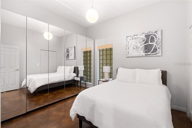 Building Photo - 1914 E 4th Ave