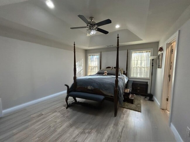 Building Photo - 6031 Ambassador Dr