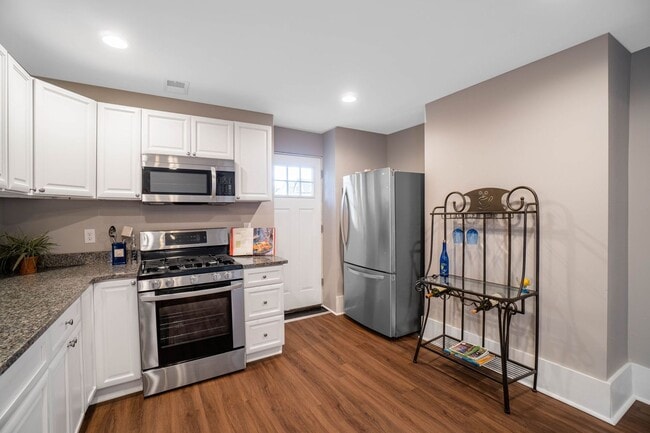 Building Photo - Classic 1900's building with all new interior space