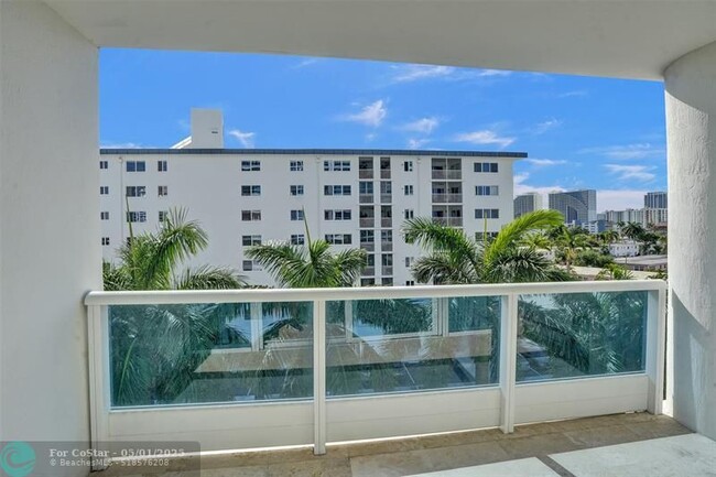 Building Photo - 715 Bayshore Dr