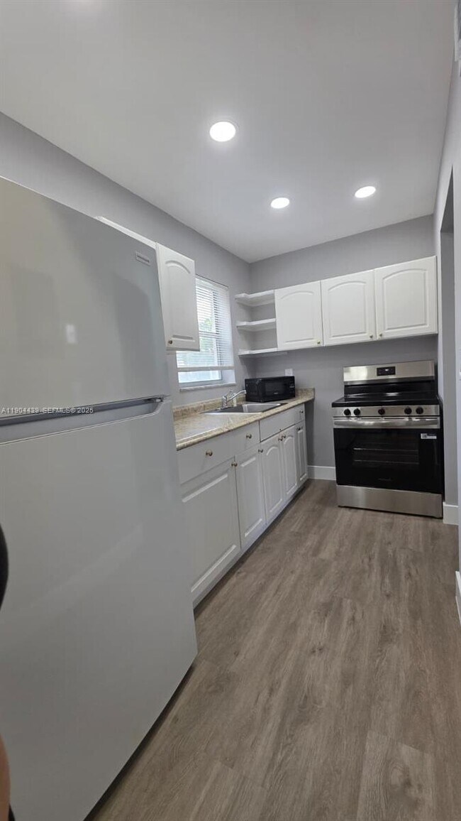 Building Photo - 178 Lake Evelyn Dr