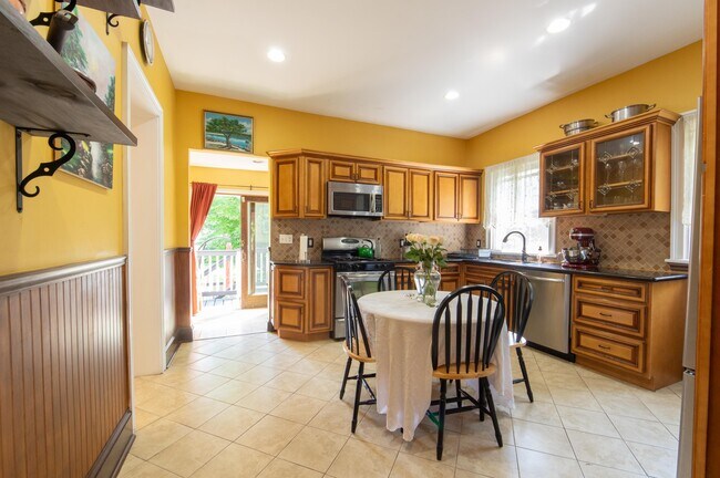 Building Photo - 356 Carteret Pl