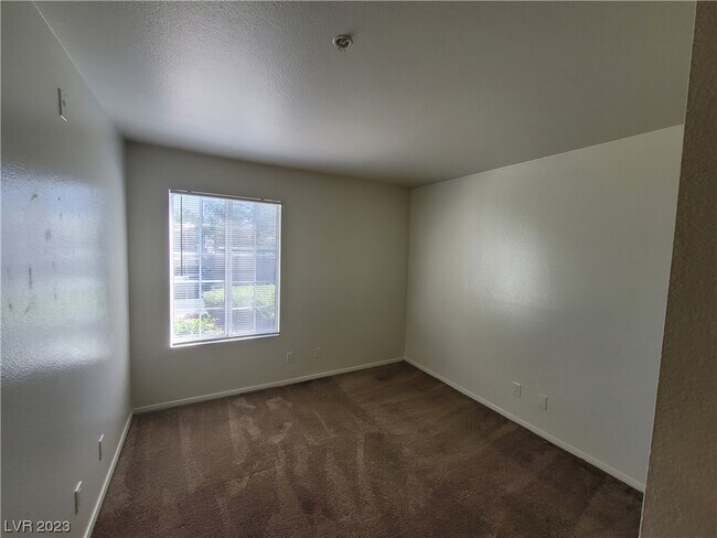Building Photo - 2121 Blue Breeze Dr