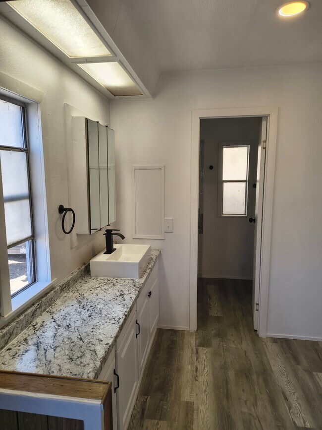 Building Photo - 35468 E Kings Canyon Rd