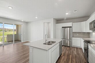 Building Photo - Updated 2 Bed / 2 Bath Corner Condo in Parker – Ground Level Convenience!