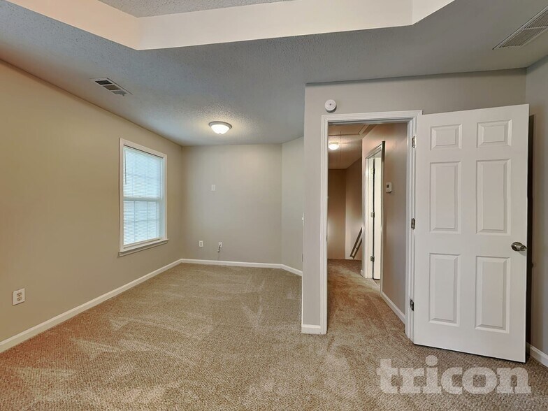 Building Photo - 153 Clear Brook Trail
