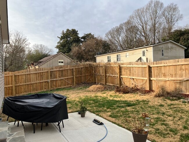 Building Photo - 407 6th St