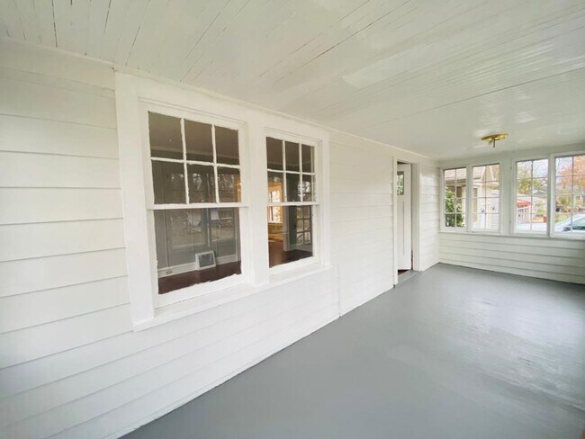 Building Photo - 6388 Seminole Trl