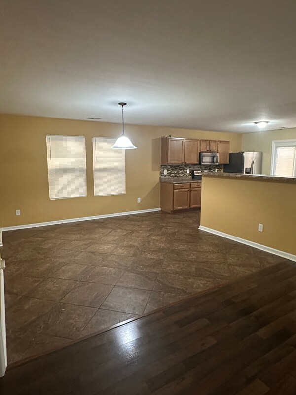 Building Photo - 136 Dormont Dr NE
