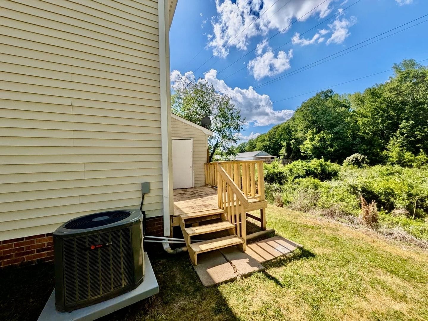 Building Photo - 143 Montague Dr