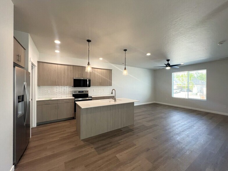 Building Photo - 3089 E Mossy Creek Dr