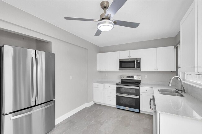 Building Photo - 404 Normandy Rd