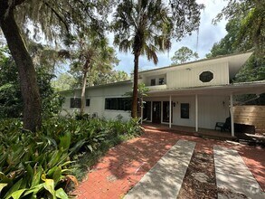 Building Photo - Charming 3 Bedroom w/ study that can be 4t...