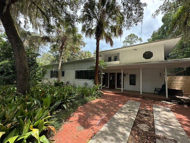 Primary Photo - Charming 3 Bedroom w/ study that can be 4t...