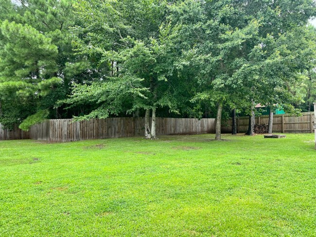 Building Photo - Sellhorn Heights Beauty, 4BR/2.5BA, Fenced...
