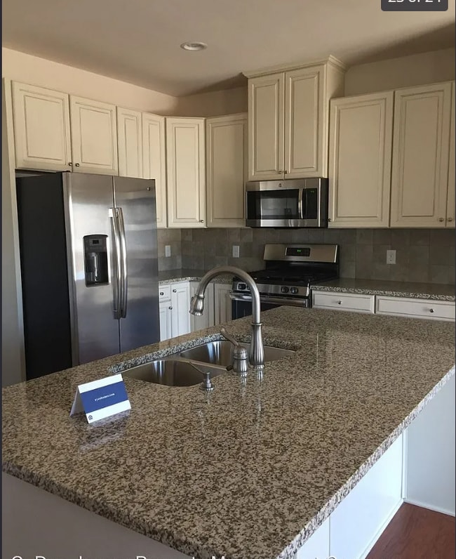 Building Photo - 8 Irvington Dr