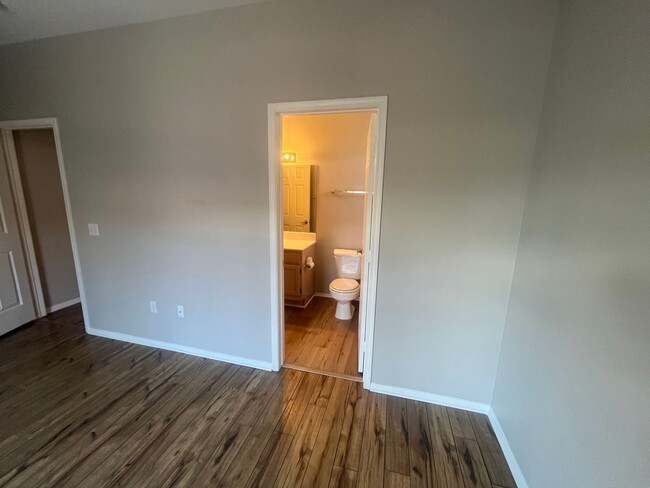 Building Photo - Guard Gated 2 Bedroom Condo - Red Hills in...