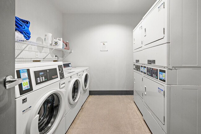 Building Photo - 160 E Berkeley St